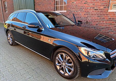 Mercedes-Benz C 220 d Autom. Avantgarde AHK Burmester