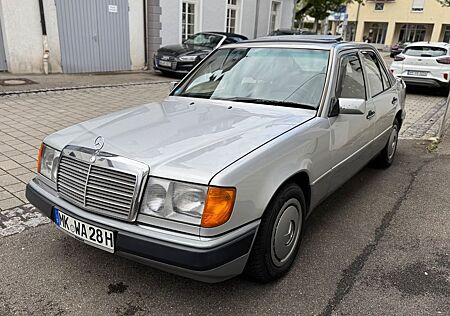 Mercedes-Benz 200 w124 Oldtimer