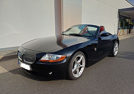 BMW Z4 3.0i E85 Traumauto!