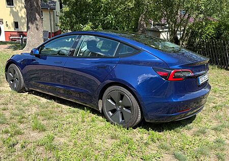 Tesla Model 3 Allradantrieb mit Dualmotor Long Ran...