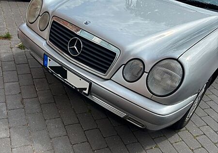 Mercedes-Benz E 200 Automatik