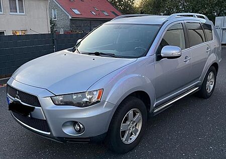 Mitsubishi Outlander 2.0 MIVEC 2WD - 8fach bereift auf Alu