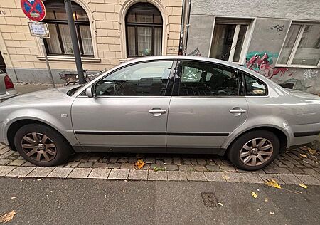 VW Passat Volkswagen 2.0 96kW Highline Highline