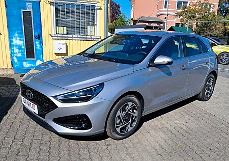Hyundai i30 MJ25-1.5T-48V Style-LED-SHZ-LHZ-NAVI-Kame