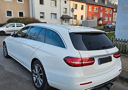 Mercedes-Benz E 220 d 4MATIC T Standheizung Widescreen MBUX