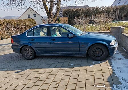BMW 320i -
