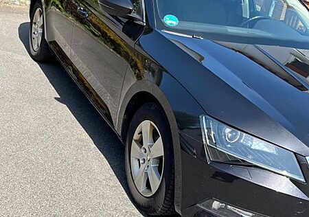 Skoda Superb 2.0 TDI DSG Ambition Combi Ambition