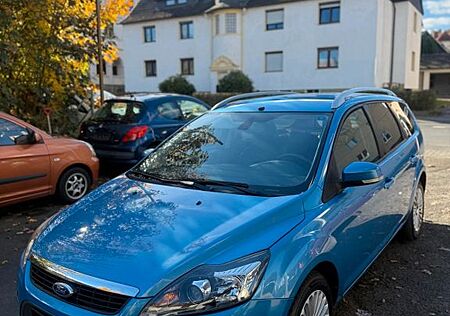Ford Focus Turnier Titanium Leder Navi Euro 4