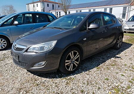 Opel Astra J Lim. 5-trg. Edition
