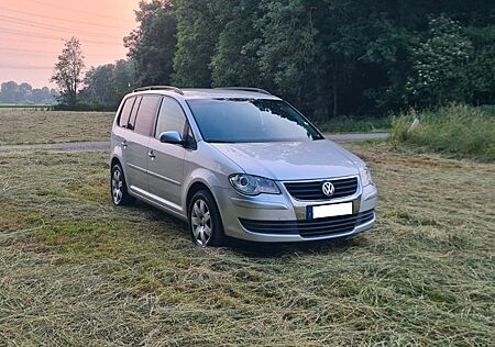 VW Touran Volkswagen 1.6 United, 7-Sitzer, NAVI, SHZ, Temp,