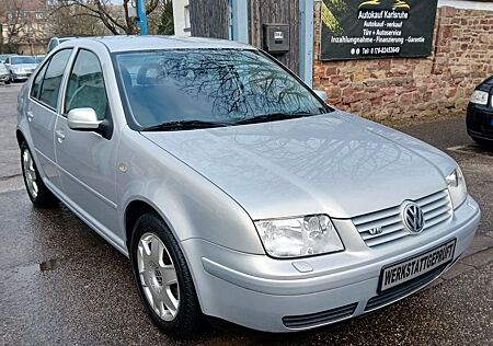 VW Bora Volkswagen 2.3 V5/1.Hand vom Opa/Tüv+Insp. neu