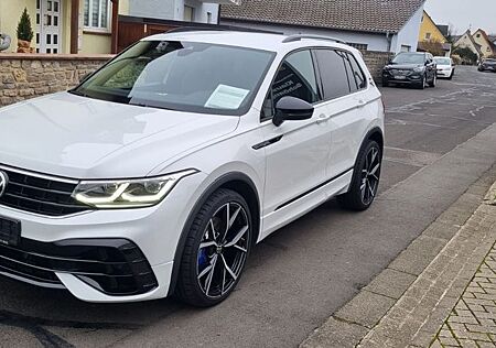 VW Tiguan Volkswagen R 4Motion Black & Style Akrapovic