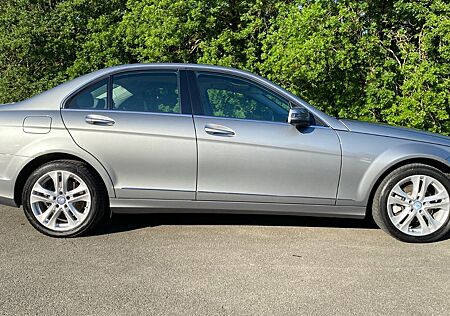 Mercedes-Benz C 250 Avantgarde/Automatik/Xenon/Navi/AHK