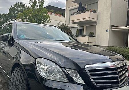 Mercedes-Benz E 220 CDI T BlueEFFICIENCY -