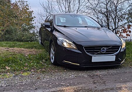 Volvo V40 D2 2.0 LINJE YOU! Scheckheftgepflegt