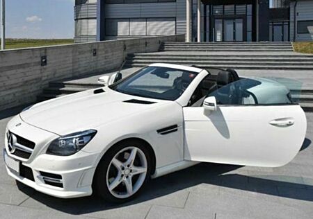 Mercedes-Benz SLK 200 BlueEFFICIENCY - AMG Line