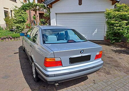 BMW 323i 1.Hand - Top Substanz - Original