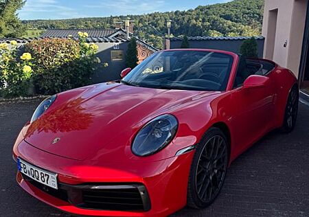 Porsche 992 Carrera 4S Cabriolet mit Approved