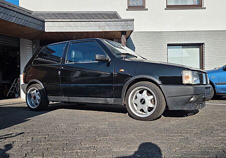 Fiat Uno Turbo ie MK1 schwarz H-Zulassung 151638km
