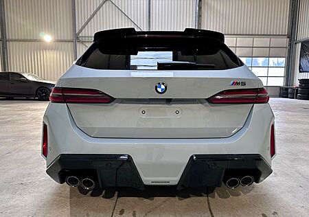 BMW M5 Plug-In Hybrid xDrive TOURING*PANO*AHK*CARBON