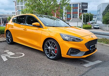 Ford Focus ST Styling-Paket, LED, PANO, ACC, AHK, SHZ