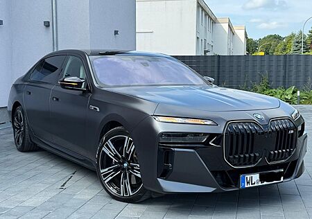 BMW M760e xDrive Frozen Bowers Executive Lounge Mwst