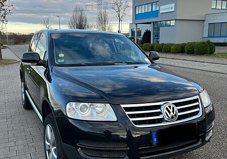 VW Touareg Volkswagen 3.0 V6 TDI Tiptronic Standard