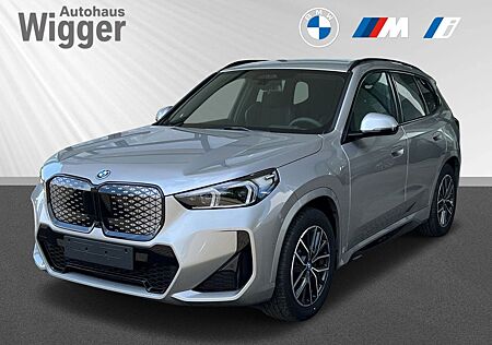 BMW iX1 30/M Sportpaket/HUD/AD/AHK-klappbar