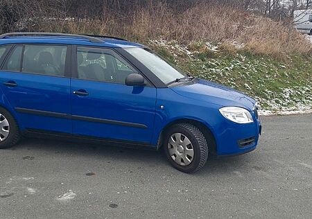 Skoda Fabia Combi 1.4l Neue Zahnriemen, und Auspuff.