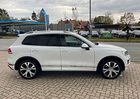 VW Touareg Volkswagen 3.0 V6 TDI R-Line