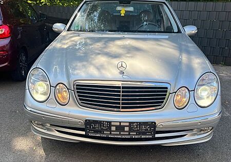 Mercedes-Benz E 320 gebraucht kaufen Mercedes-Benz E 320 AVANTGARDE Avantgarde Automatik Leder Navi