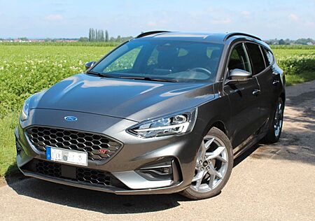 Ford Focus Turnier 2.3 ACC ST Styling Performance