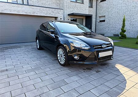 Ford Focus 1,6TDCi *Titanium*TÜV NEU*Service NEU*