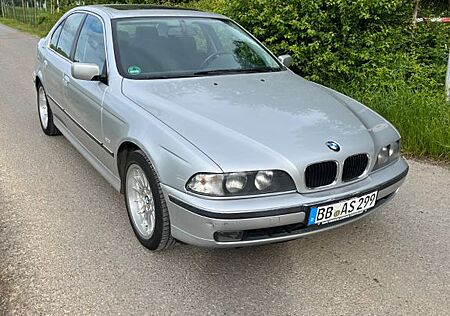 BMW 523i A -