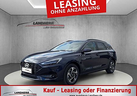 Hyundai i30 gebraucht kaufen Hyundai i30 Kombi 1.5 T-GDI Family // LED/Kamera/SHZ