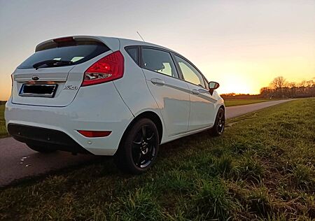 Ford Fiesta 1,25 TÜV NEU Champions Edition