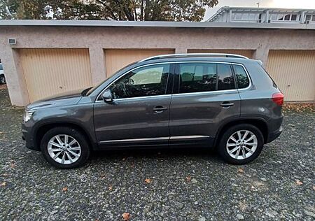 VW Tiguan Volkswagen 2.0 TDI DSG 4MOTION Track & Field Tra...