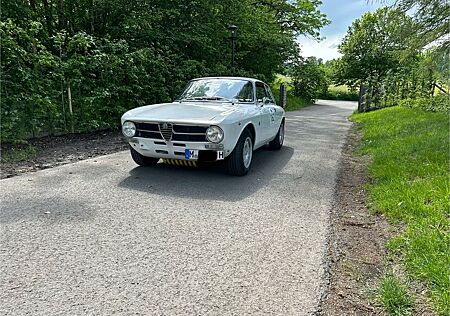 Alfa Romeo GT gebraucht kaufen Alfa Romeo GT 1300 Junior Bertone mit 1600er M