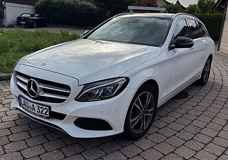 Mercedes-Benz C 220 d 4MATIC T AVANTGARDE PANO KAMERA