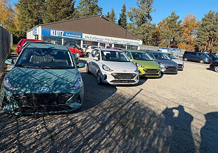 Hyundai i10 in Grau-Grün-Blau