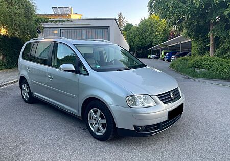 VW Touran Volkswagen 2.0 TDI DSG DPF Highline