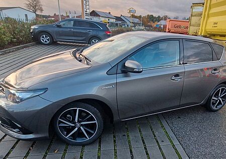 Toyota Auris gebraucht kaufen Toyota Auris Hybrid Team D 1,8 Navi Kam Nur 45000km