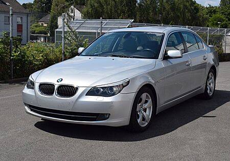 BMW 523i Leder Navi Xenon PDC Tüv 03/2027 Voll