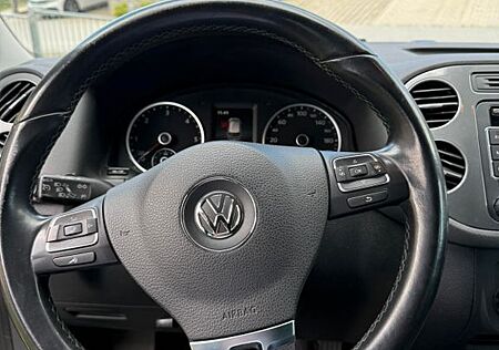 VW Tiguan Volkswagen 2.0 TDI 4MOTION LOUNGE Sport & Style ...