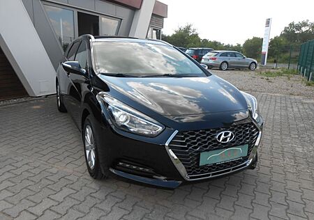 Hyundai i40 Kombi blue 1.6 CRDi Space