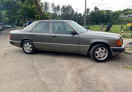 Mercedes-Benz 230