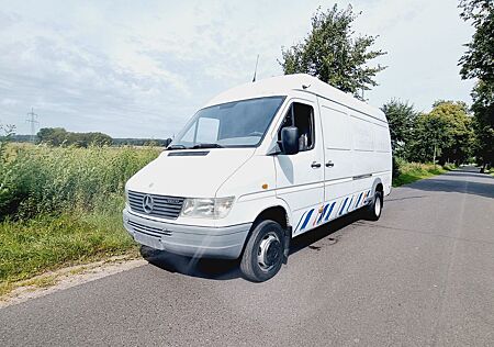 Mercedes-Benz Sprinter 412 Maxi / 6-Zwillingsreifen