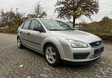 Ford Focus 1.6 Lim. Trend TÜV NEU/ZAHNR.NEU/GARANTIE!