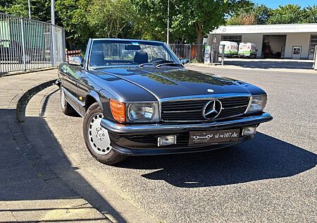 Mercedes-Benz SL 300 Blauschwarz / Leder schwarz