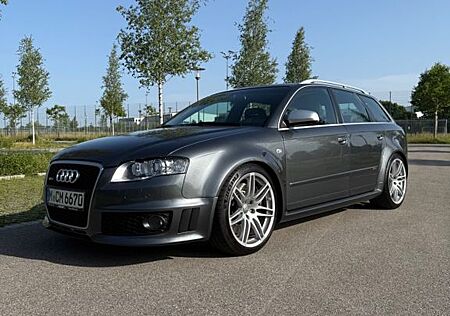 Audi RS4 4.2 quattro Avant - Daytonagrau